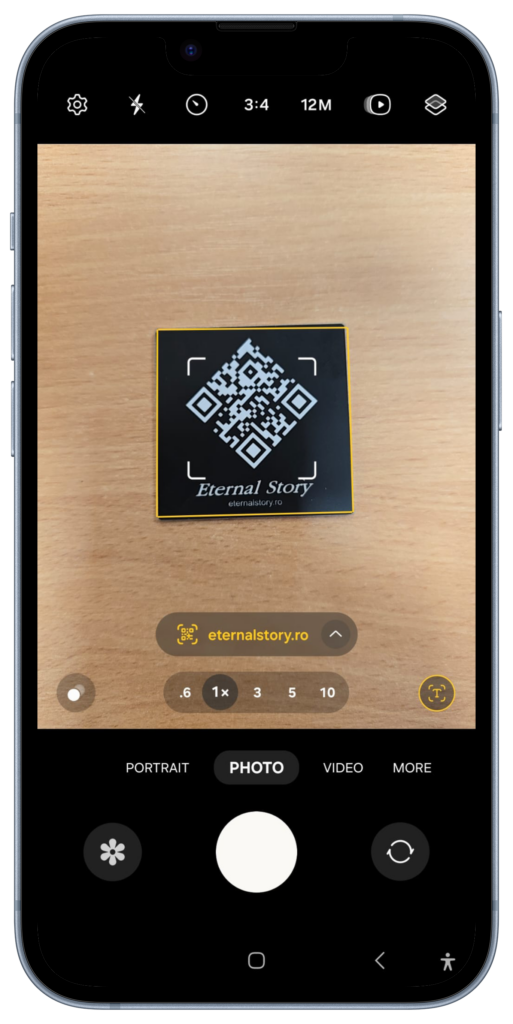 Placute cod QR pe morminte, cruci si monumente funerare din marmura sau granit​